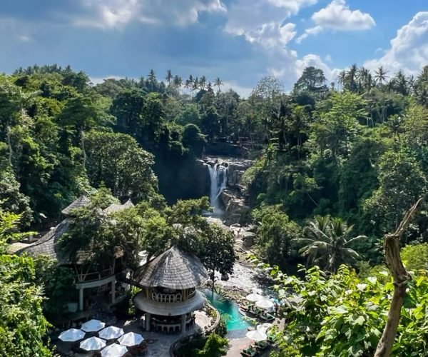 Tegenungan Waterfall3